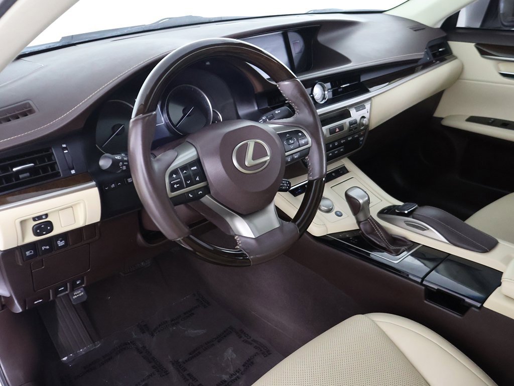 Used 2018 Lexus ES 350 w/ Ultra Luxury Package image 28