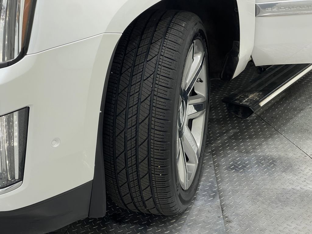 Used 2018 Cadillac Escalade Premium Luxury image 41