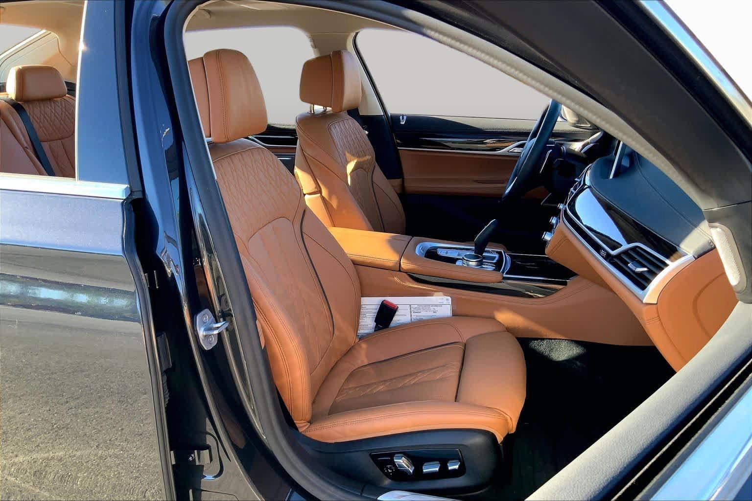 Used 2022 BMW 750i xDrive AWD/4WD image 8