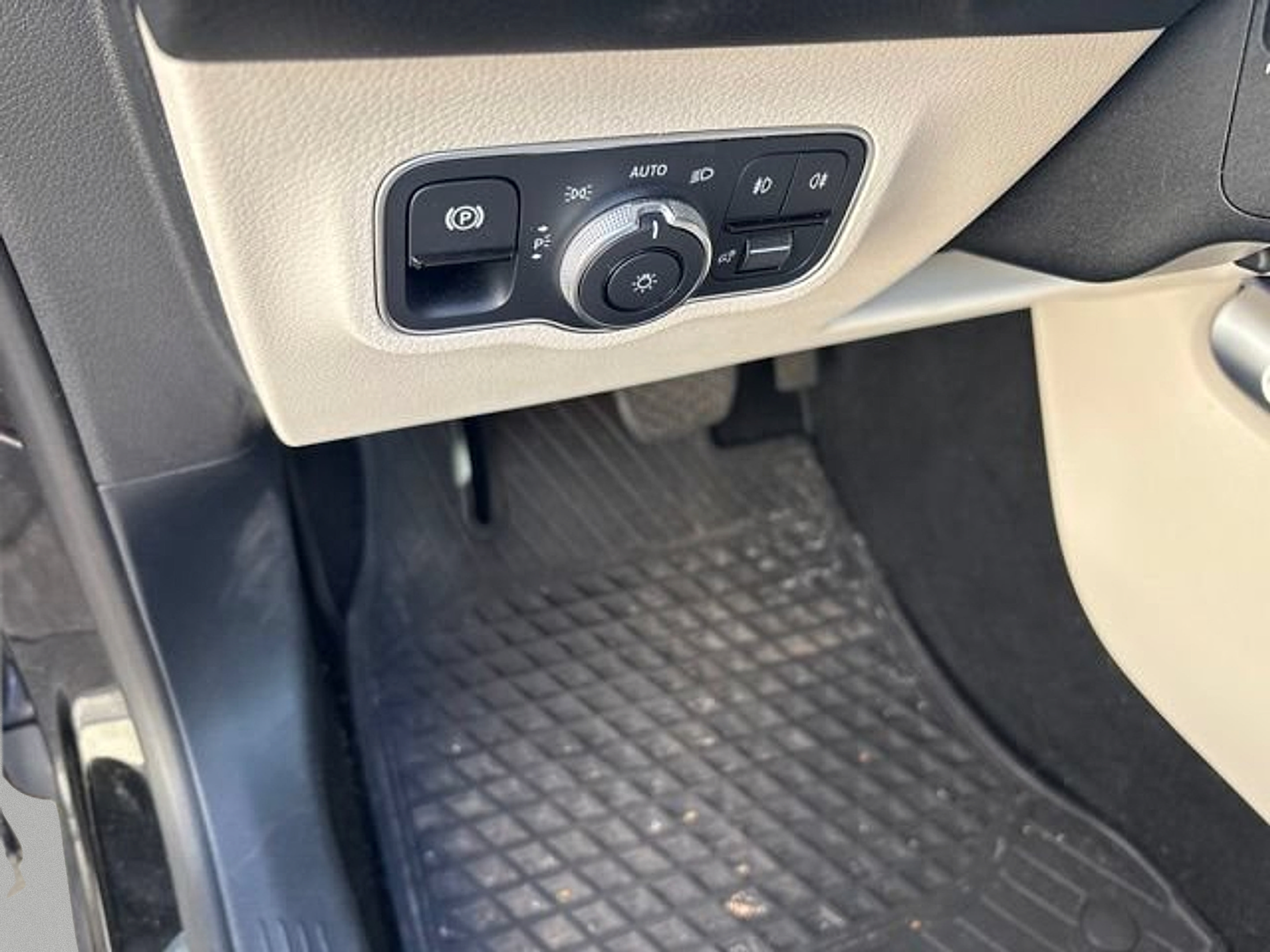 Used 2023 Mercedes-Benz GLB 250 4MATIC image 15