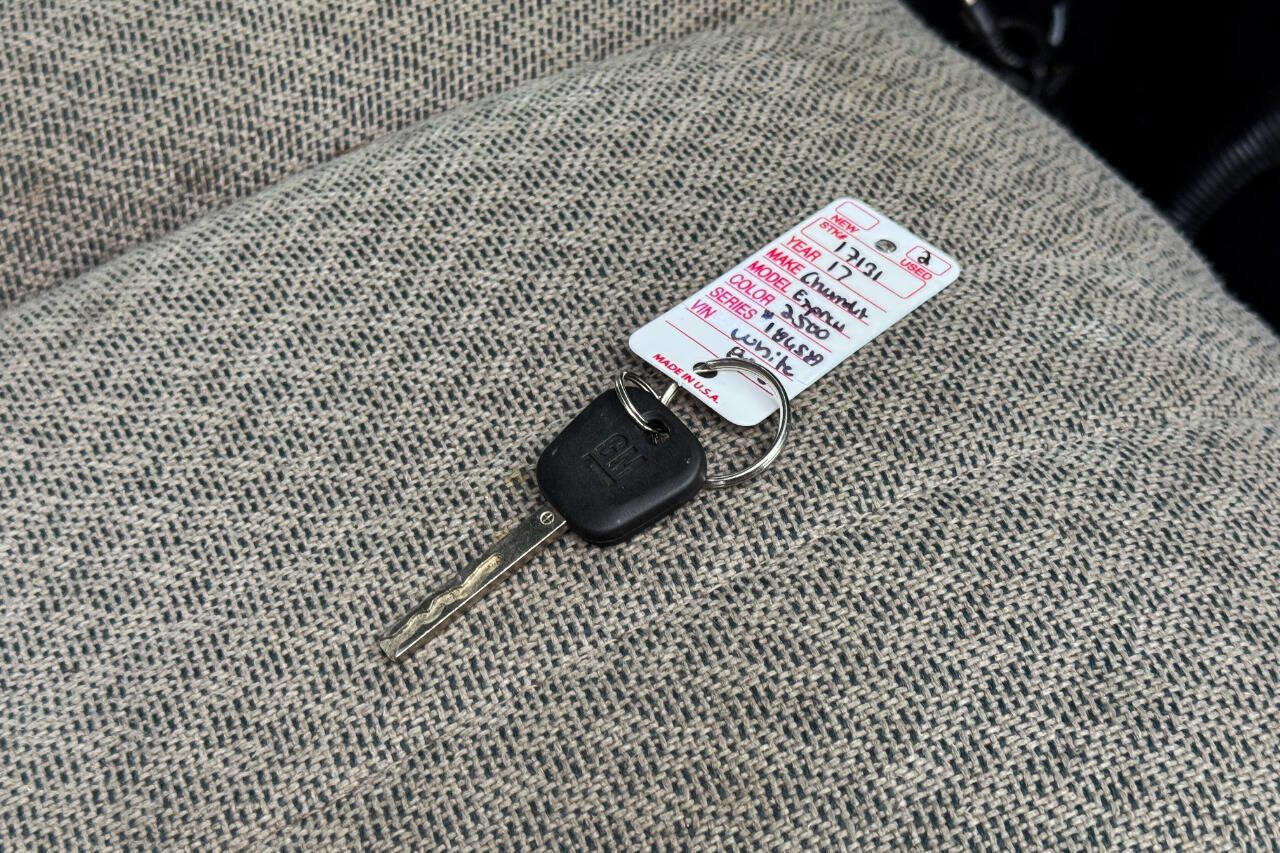 Used 2017 Chevrolet Express 2500 image 34