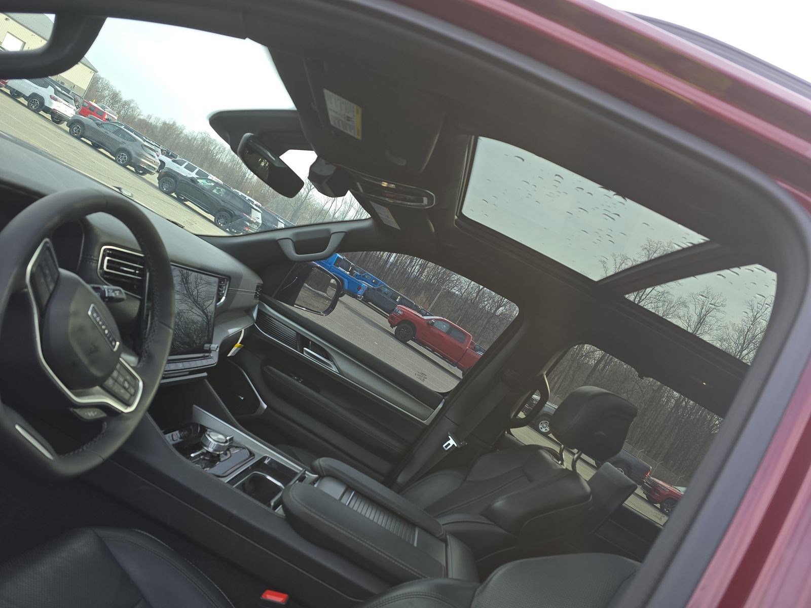 Used 2025 Jeep Wagoneer L Series II w/ Convenience Group I image 15