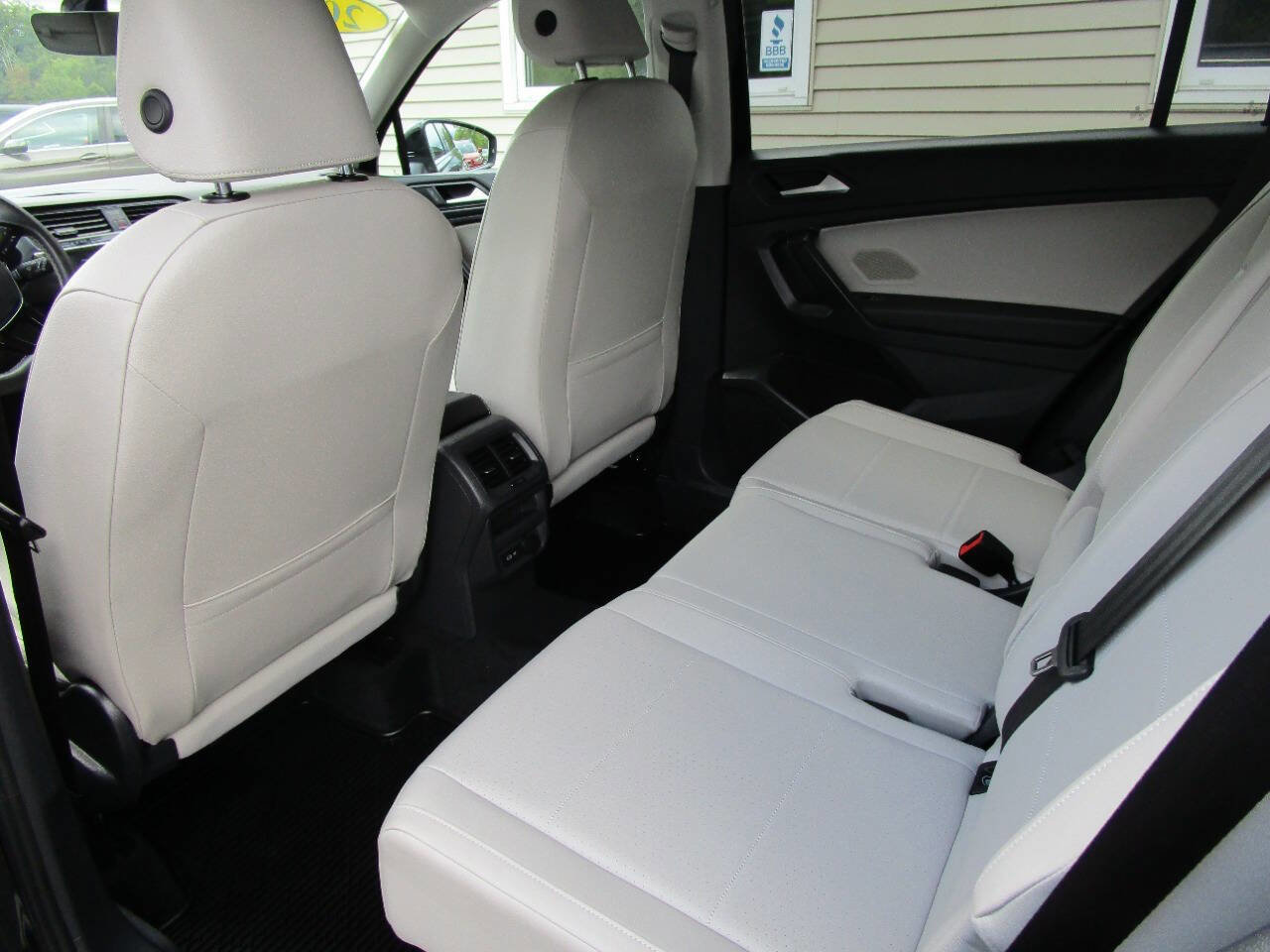 Used 2021 Volkswagen Tiguan SE image 12