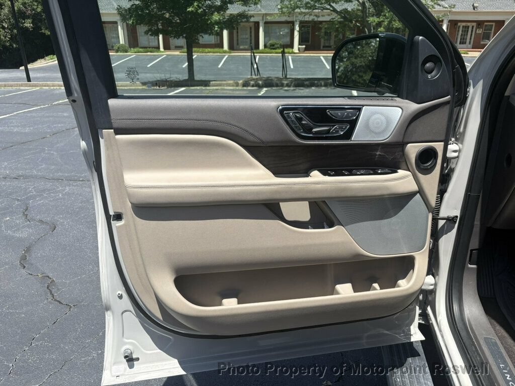 Used 2022 Lincoln Navigator Reserve AWD/4WD image 10