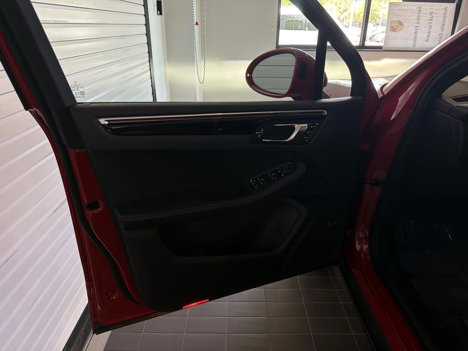 New 2026 Porsche Macan image 18