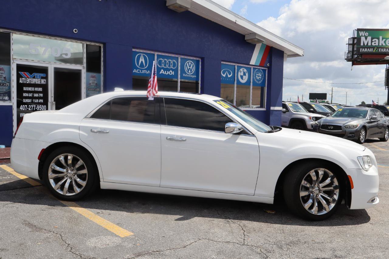 Used 2020 Chrysler 300 Limited RWD image 4