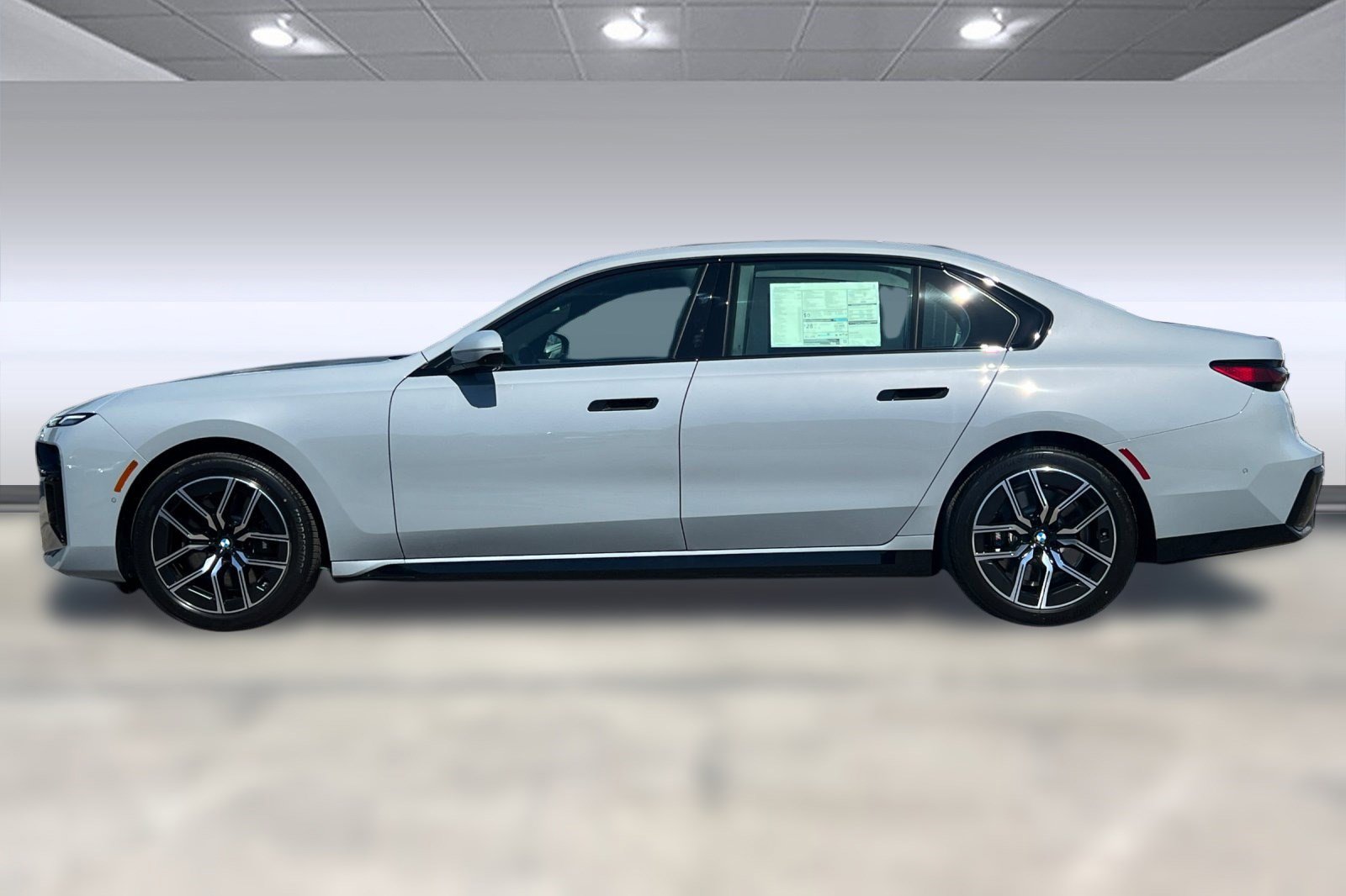 New 2025 BMW 740i image 2