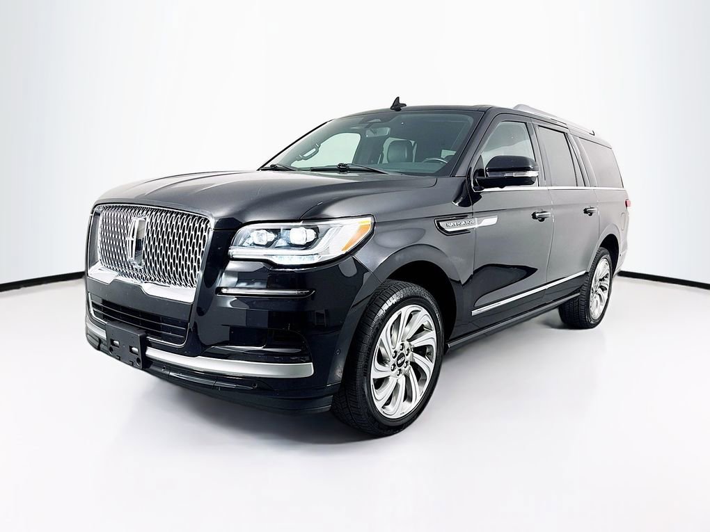 Used 2024 Lincoln Navigator L 4WD image 3