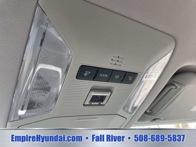 Used 2025 Toyota RAV4 XLE AWD/4WD image 26
