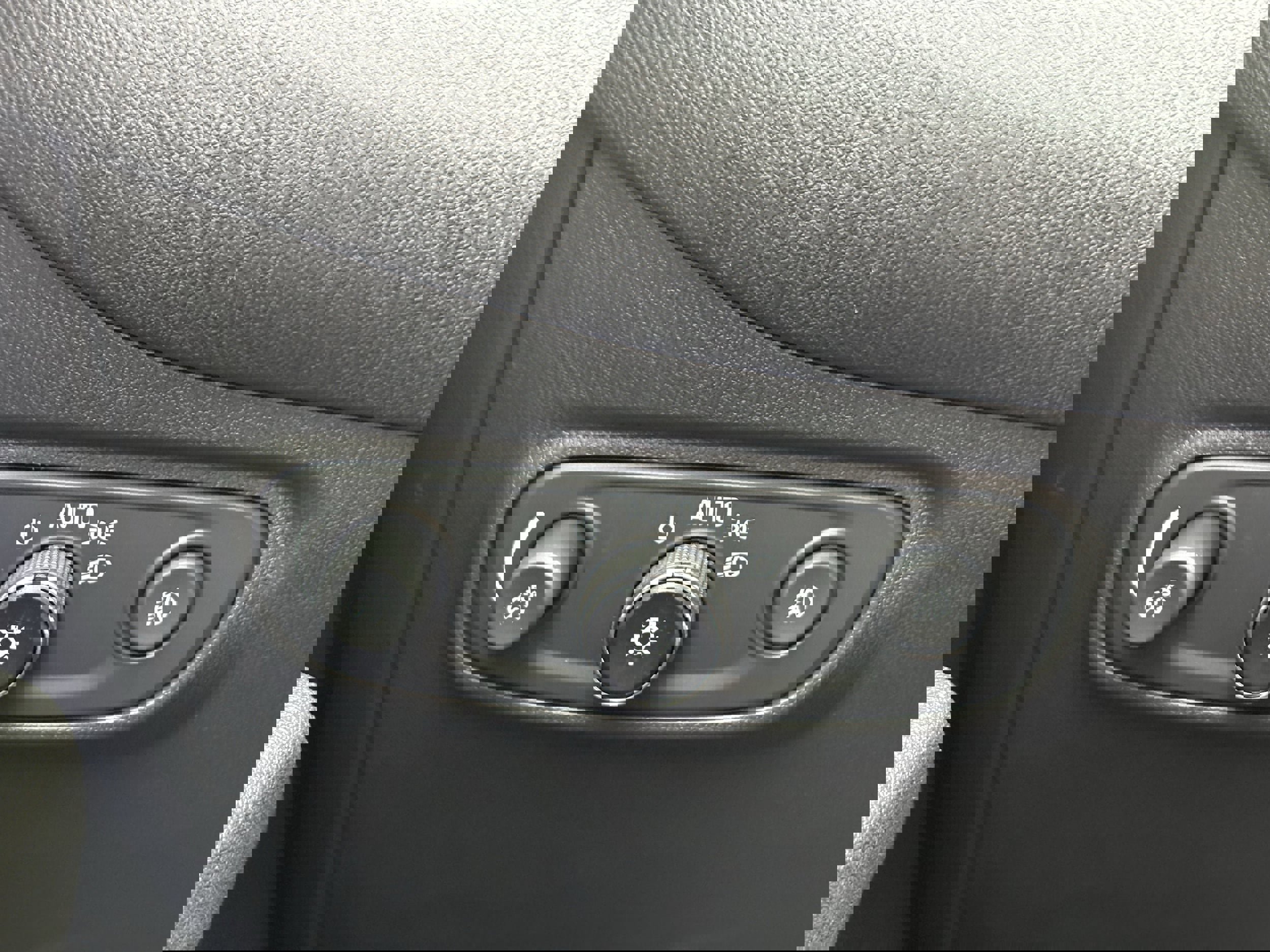 Used 2021 Chevrolet Equinox LT image 17