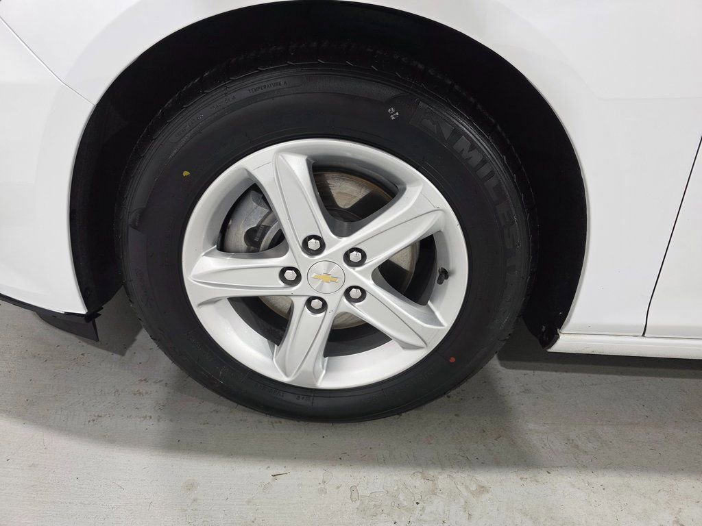 Used 2022 Chevrolet Malibu LS w/ Driver Confidence Package II FWD image 8