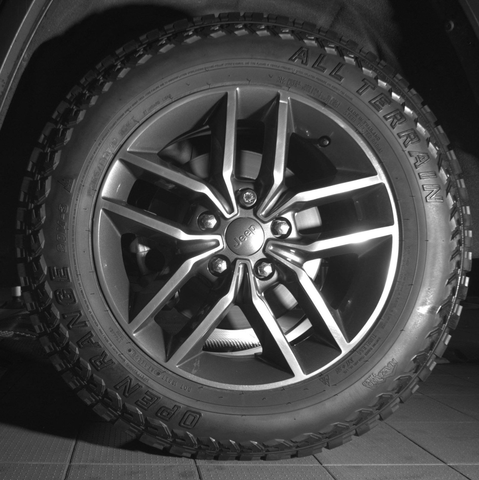 Used 2019 Jeep Grand Cherokee Limited w/ Luxury Group II AWD/4WD image 13