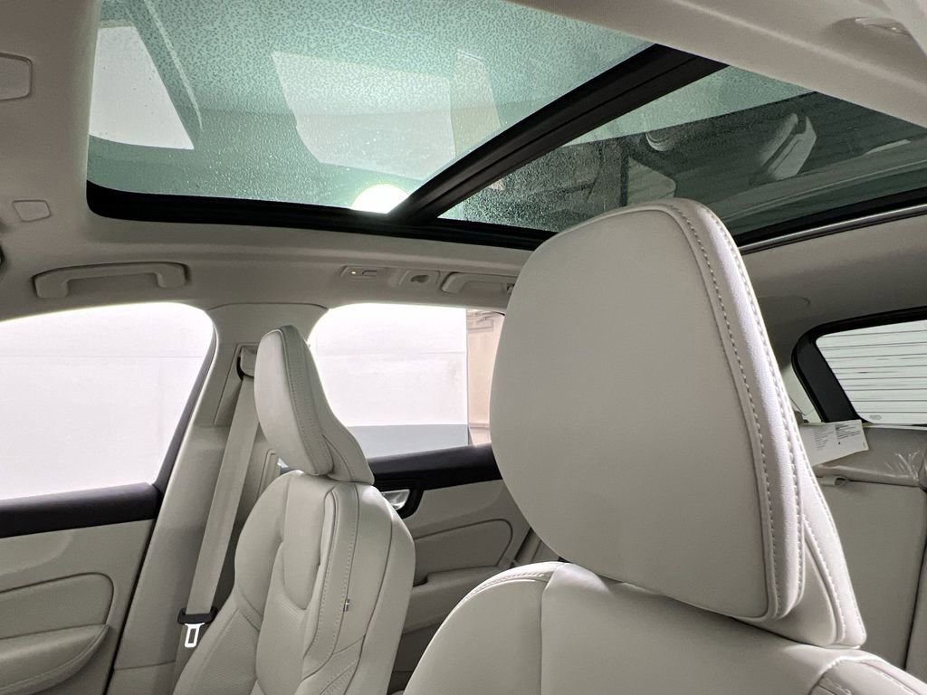 New 2026 Volvo XC60 B5 Ultra w/ Climate Package image 14