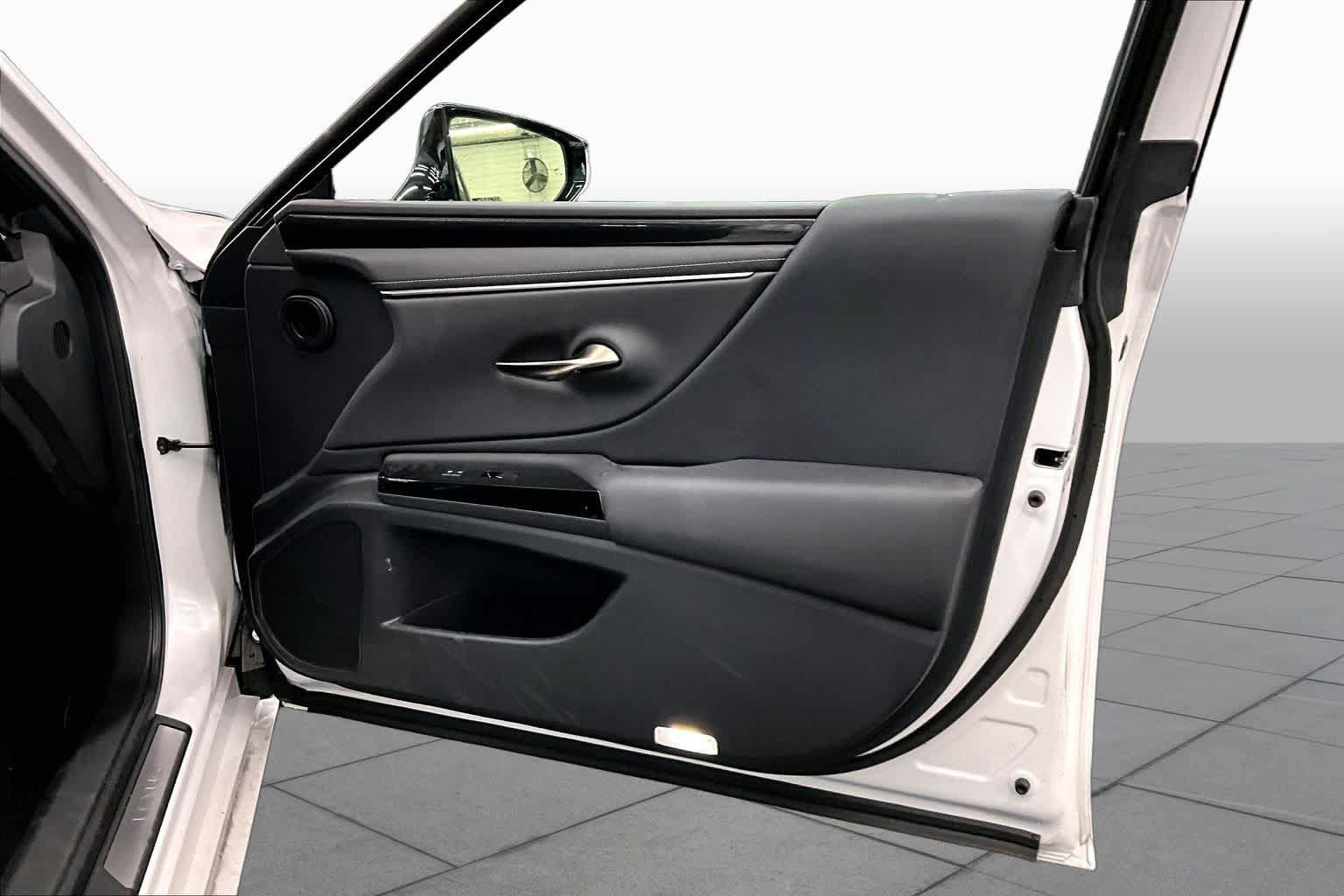 Used 2025 Lexus ES 350 w/ Accessory Package (Z2) FWD image 23