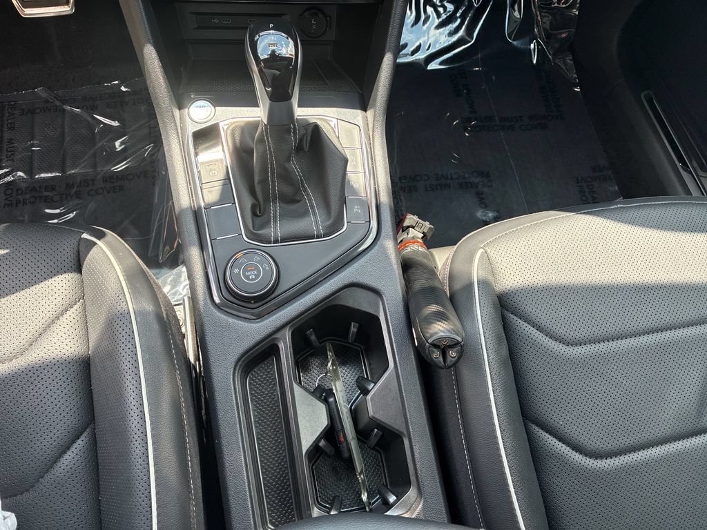 Used 2022 Volkswagen Tiguan SEL R-Line AWD/4WD image 15