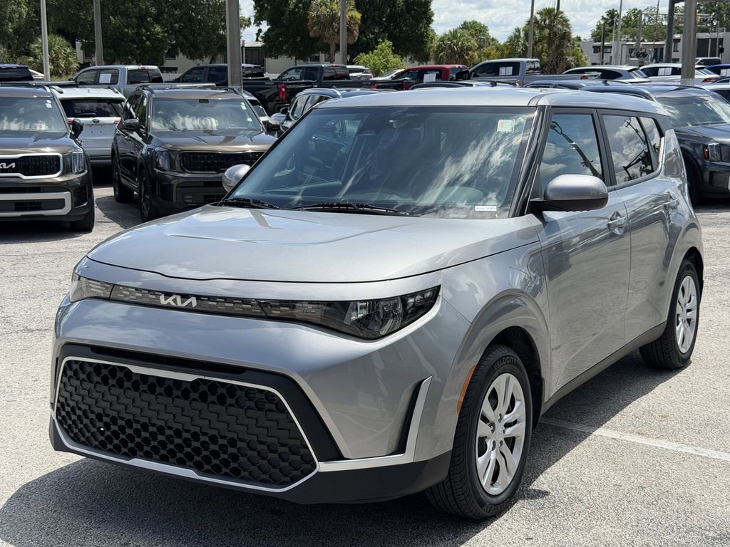 Used 2023 Kia Soul LX FWD image 9