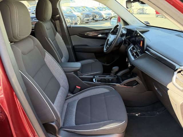 Used 2025 Chevrolet TrailBlazer LT AWD/4WD image 12
