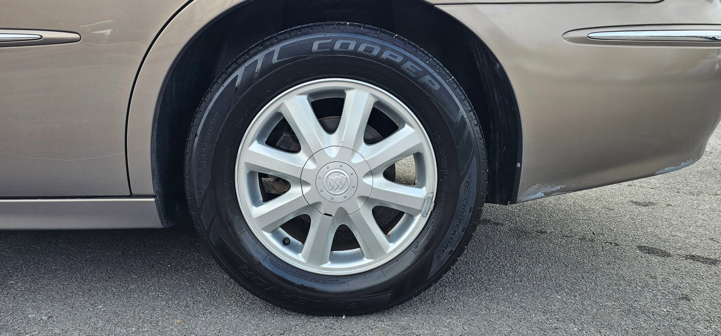 Used 2006 Buick LaCrosse CXL w/ Driver Confidence Package image 24