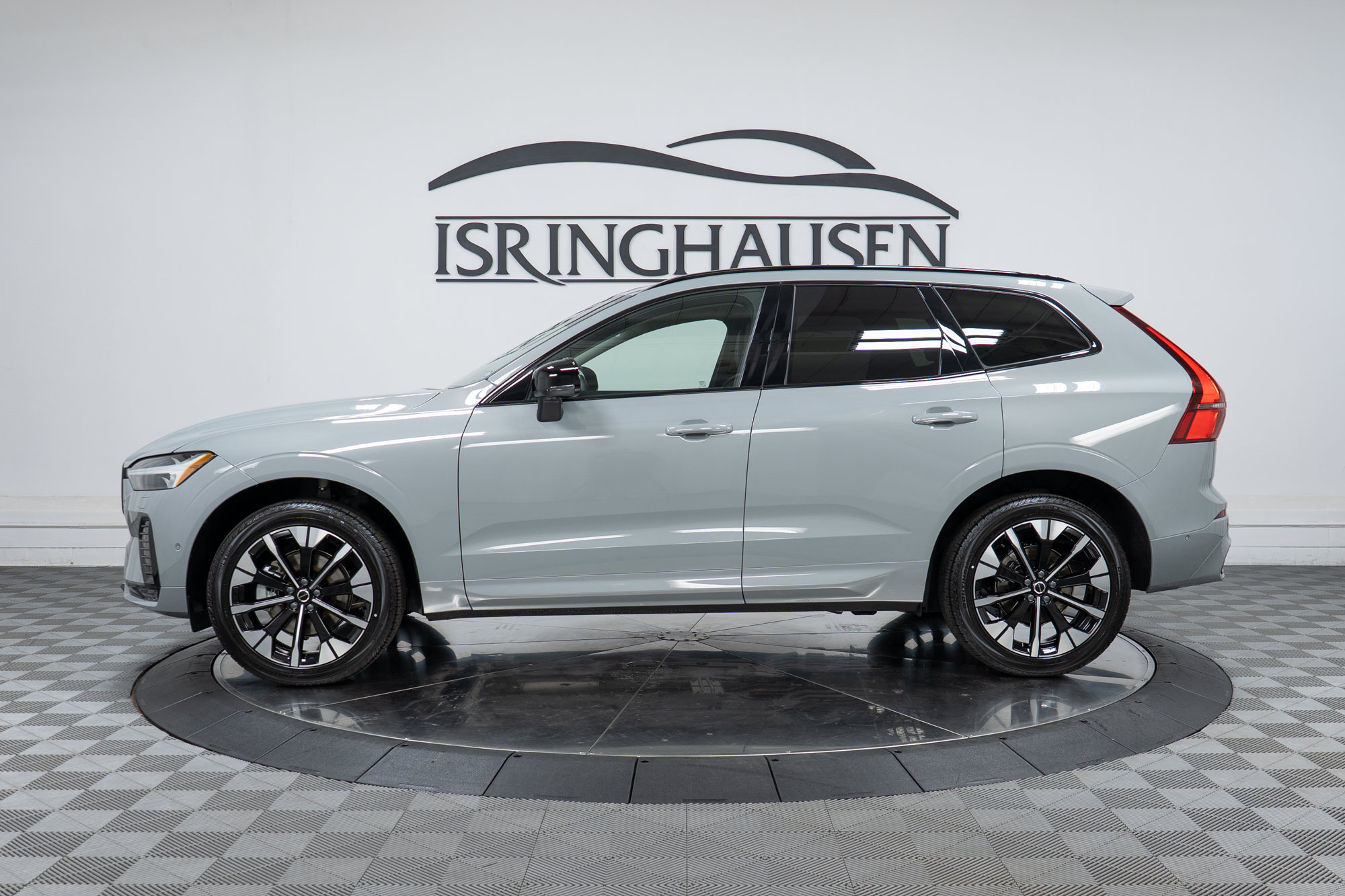 New 2027 Volvo XC60 B5 Plus AWD/4WD image 8