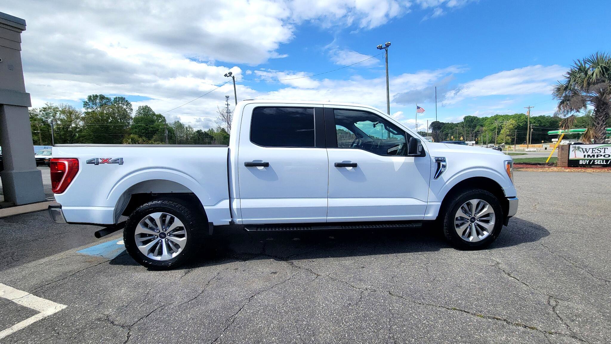 Used 2022 Ford F150 XLT w/ Trailer Tow Package image 16