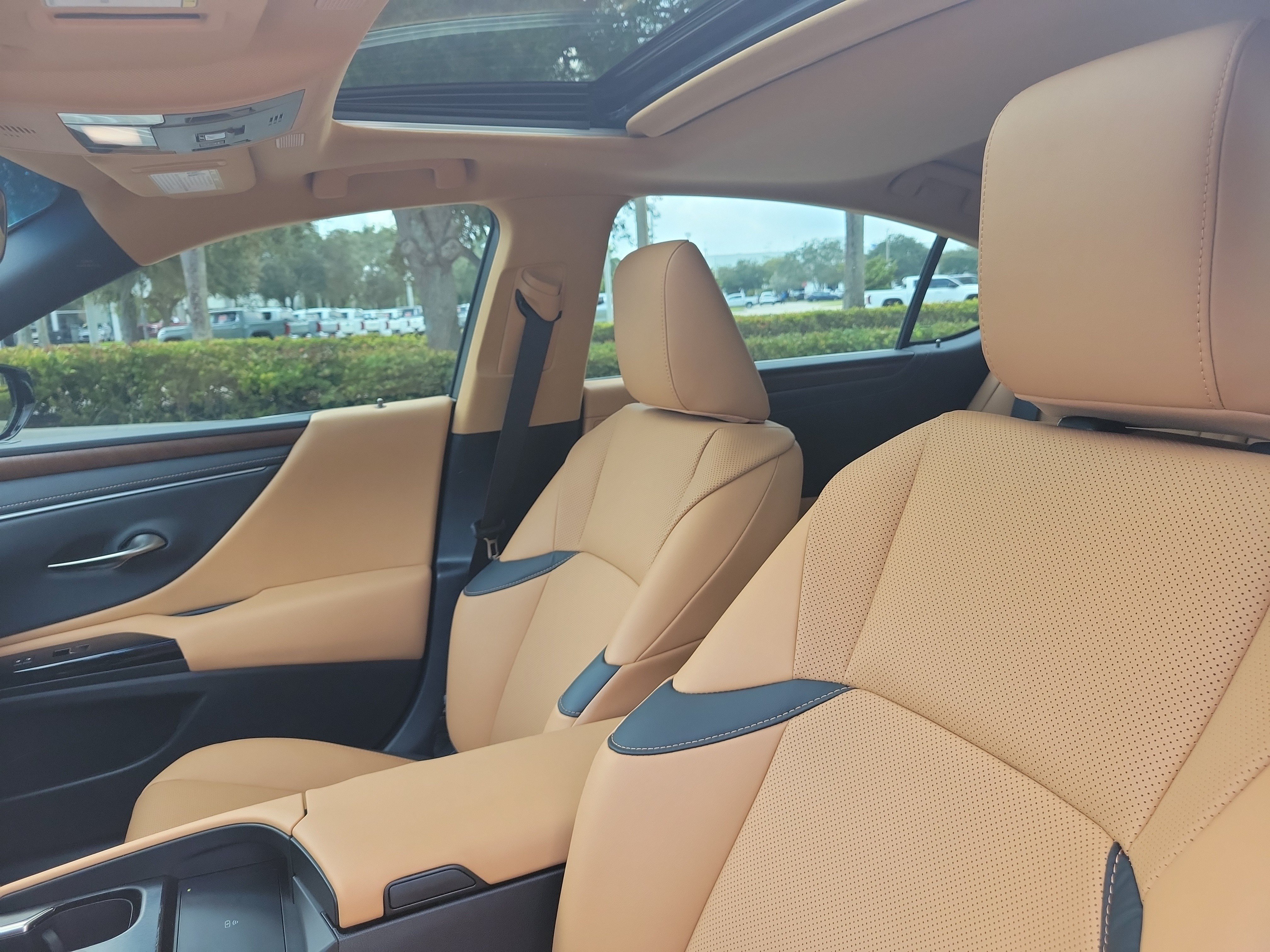 Used 2024 Lexus ES 350 w/ Premium Package FWD image 22