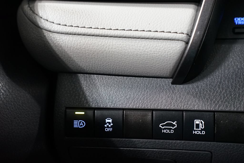 Used 2023 Toyota Camry SE FWD image 23