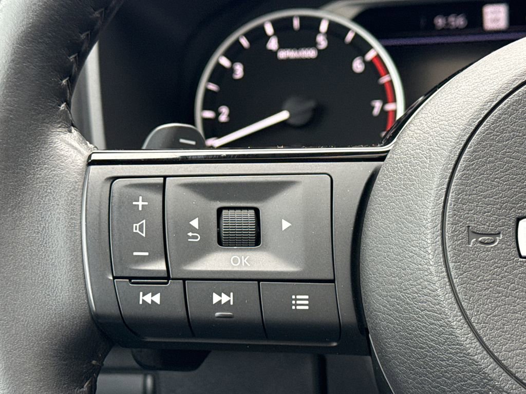 Used 2023 Nissan Rogue SL w/ SL Premium Package image 32