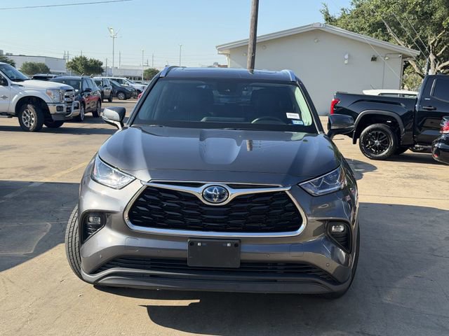 Used 2023 Toyota Highlander Limited AWD/4WD image 2