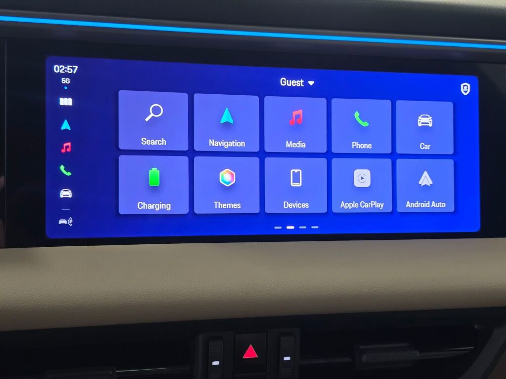 Certified 2025 Porsche Macan Electric image 16