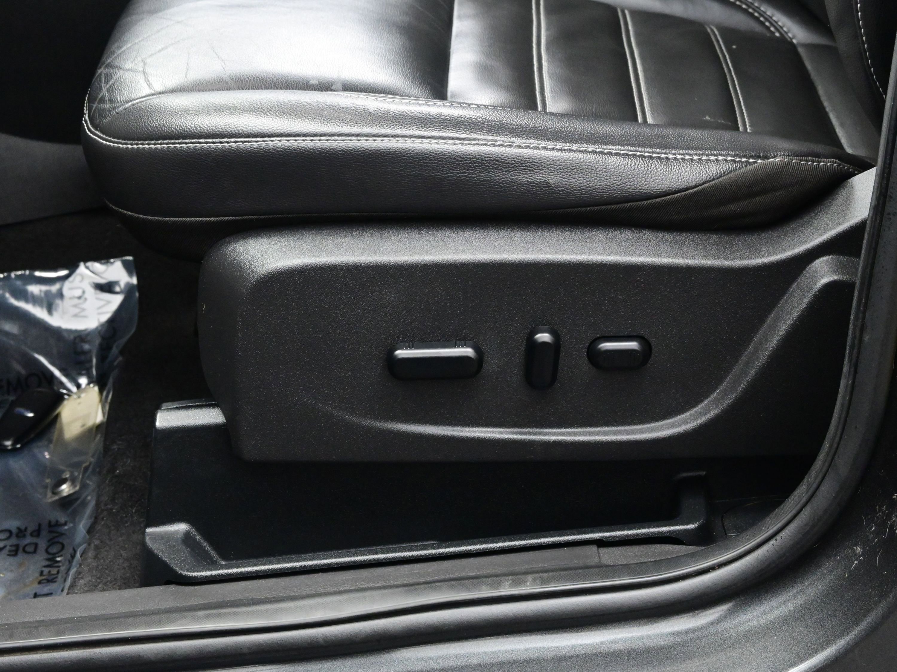 Used 2019 Ford Escape Titanium image 10