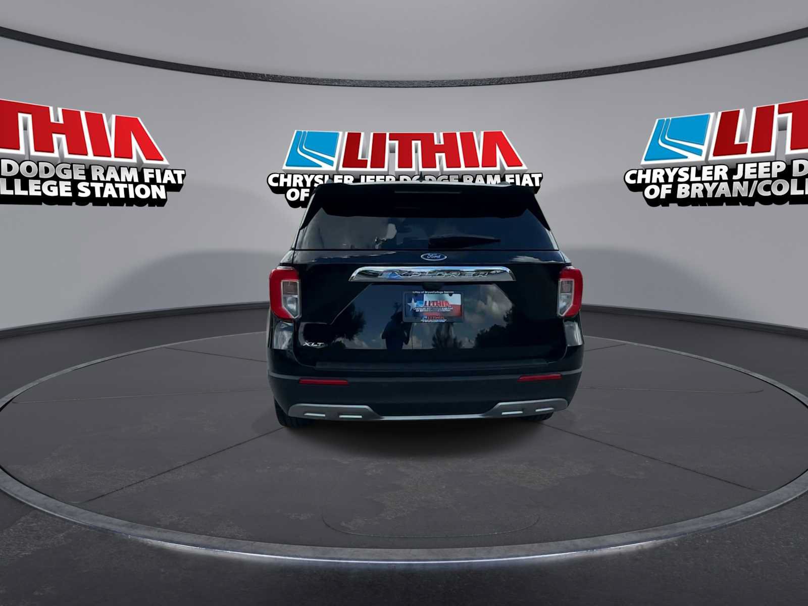 Used 2024 Ford Explorer XLT w/ Equipment Group 202A RWD image 7