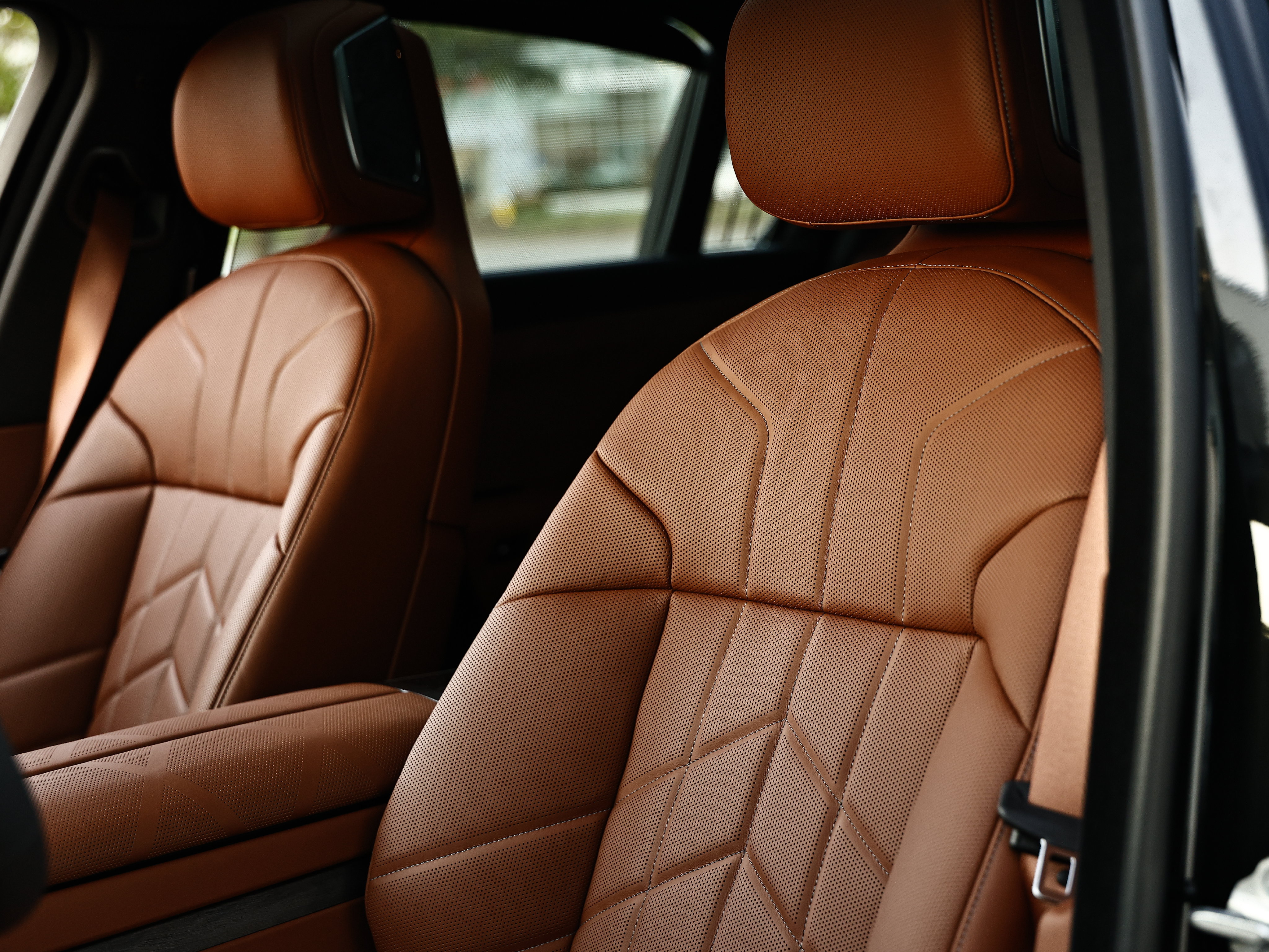 New 2027 BMW 740i w/ Executive Package RWD image 22