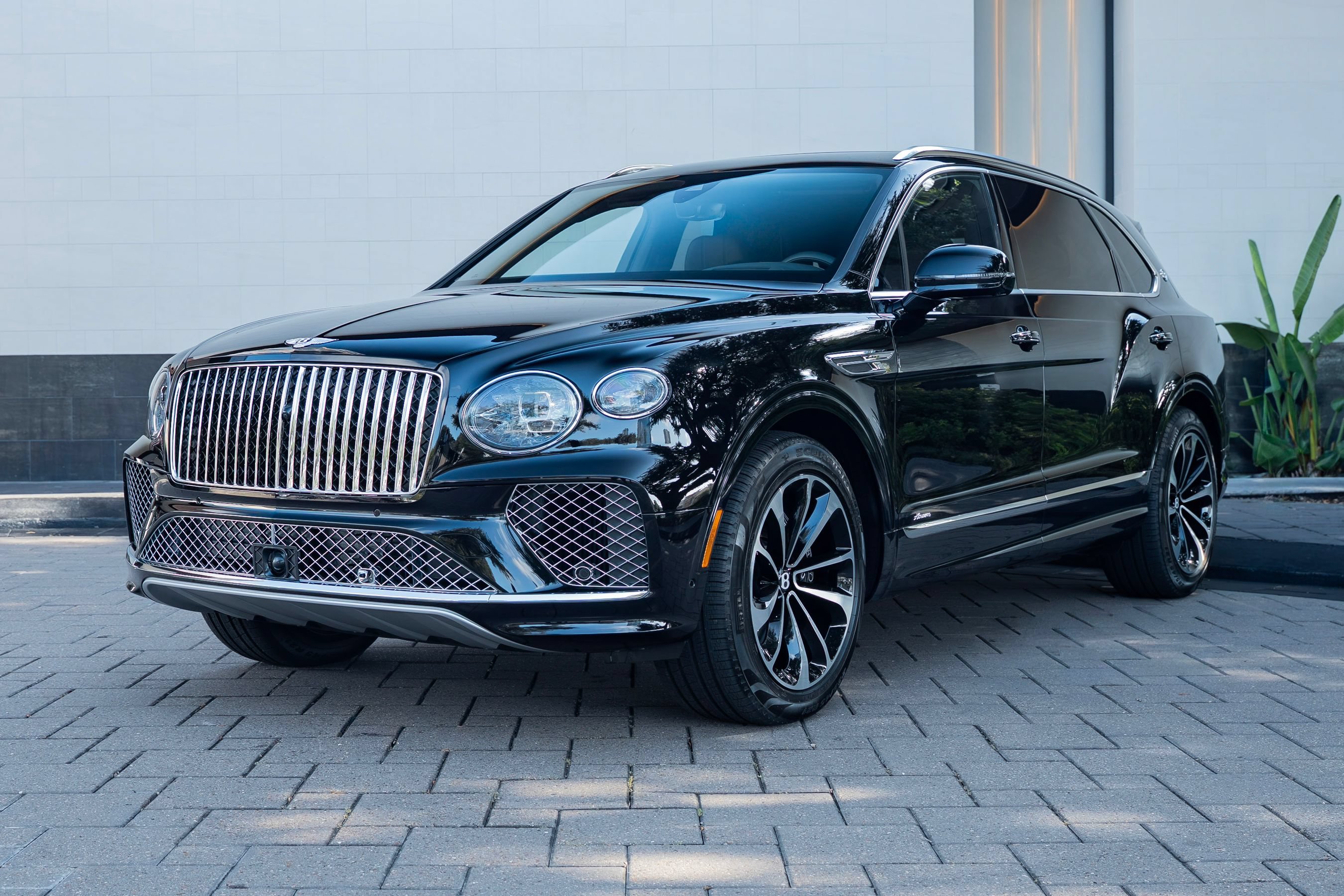 Certified 2025 Bentley Bentayga Extended Wheelbase AWD/4WD image 22