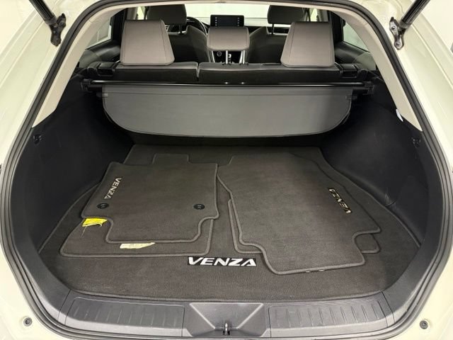 Certified 2021 Toyota Venza LE w/ Carpet Mat Package (TMS) AWD/4WD image 6