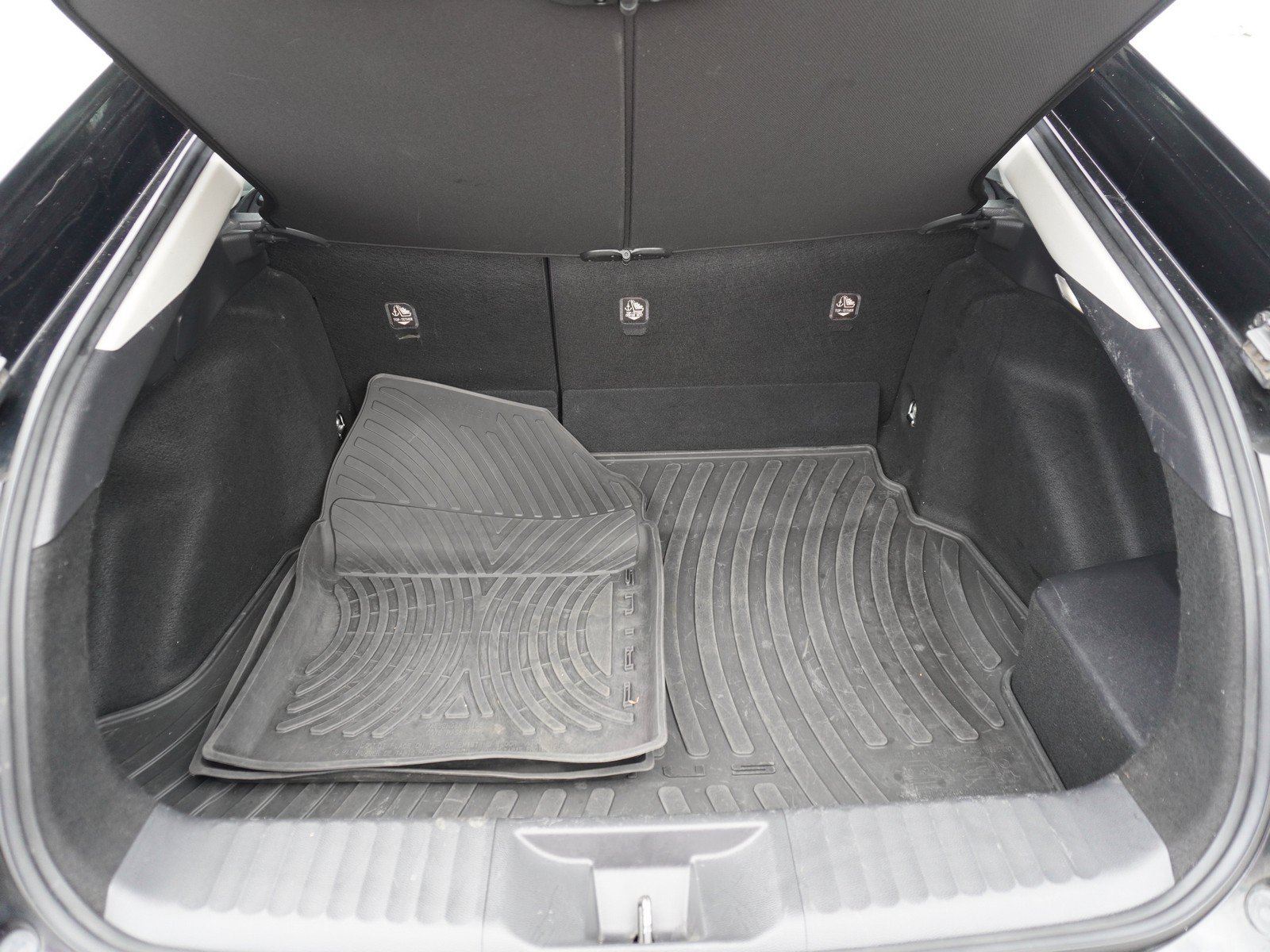 Used 2023 Toyota Prius LE FWD image 11