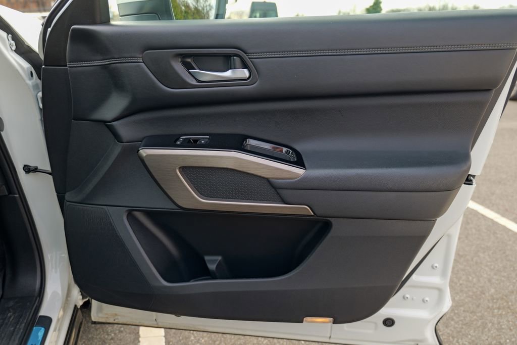 Used 2022 Nissan Pathfinder Platinum w/ Cargo Package image 36