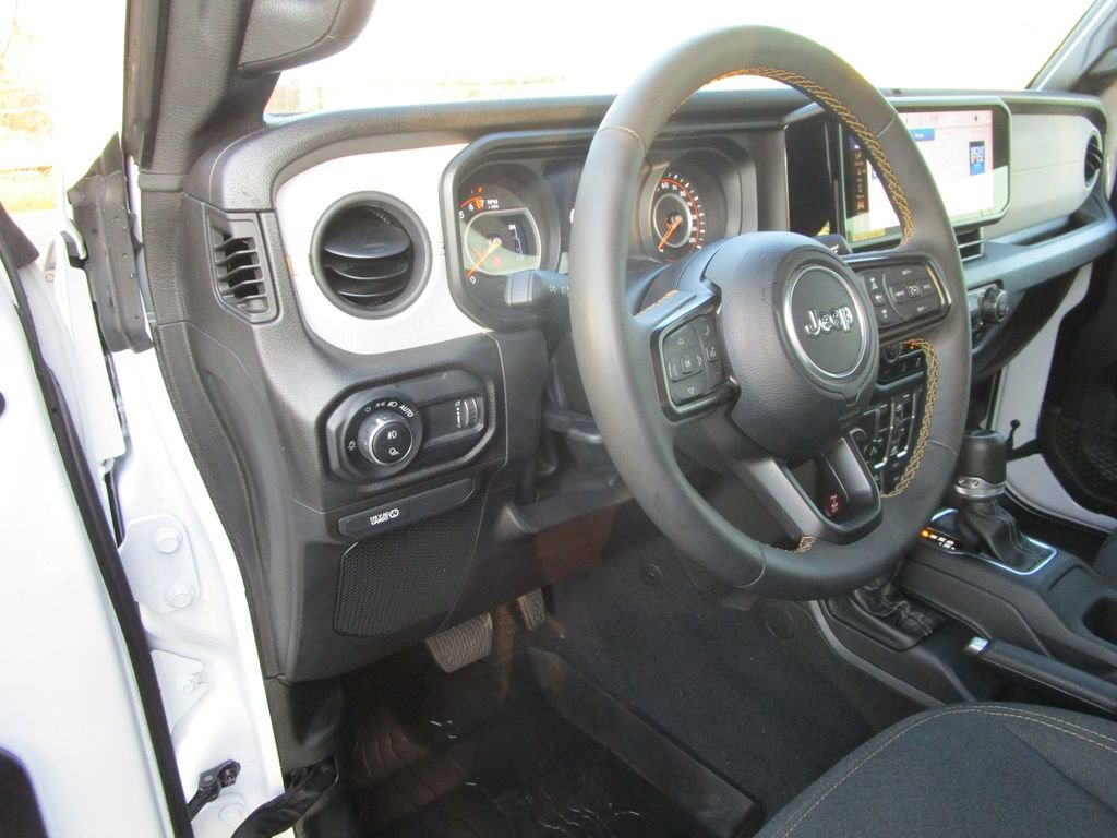 Used 2024 Jeep Gladiator Willys image 30
