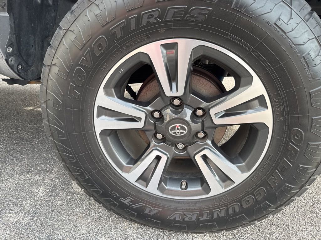 Used 2018 Toyota Tacoma TRD Sport AWD/4WD image 14