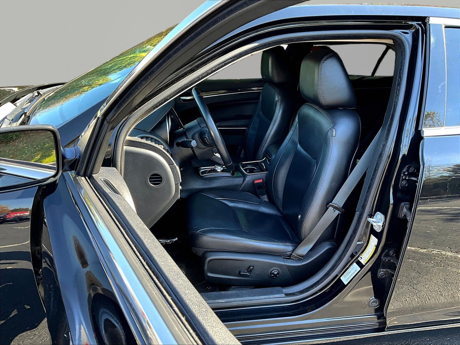 Used 2015 Chrysler 300 Limited w/ Driver Convenience Group RWD image 20