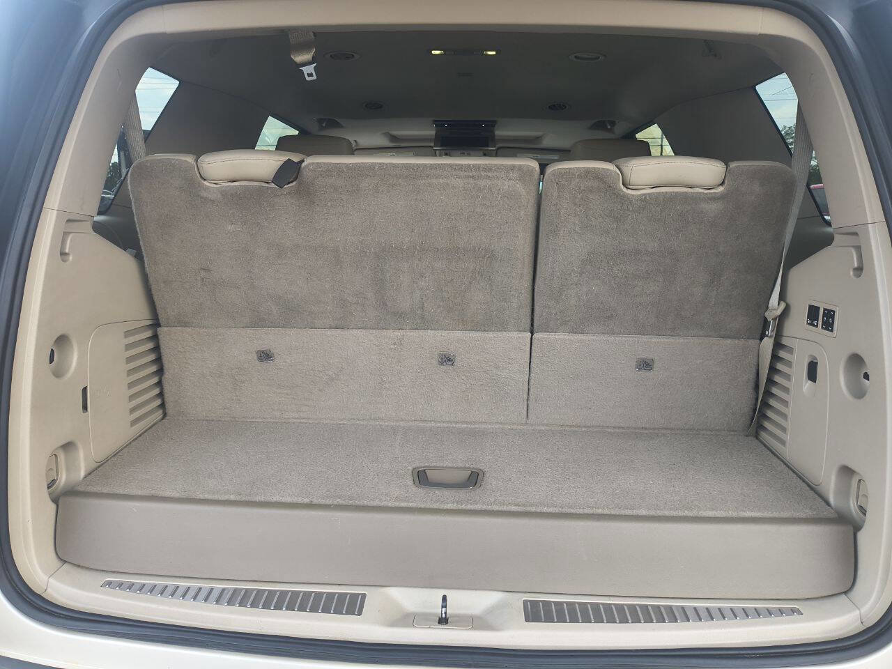 Used 2015 Cadillac Escalade Premium image 29