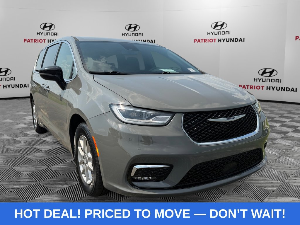 Used 2025 Chrysler Pacifica Select FWD 360° Tour