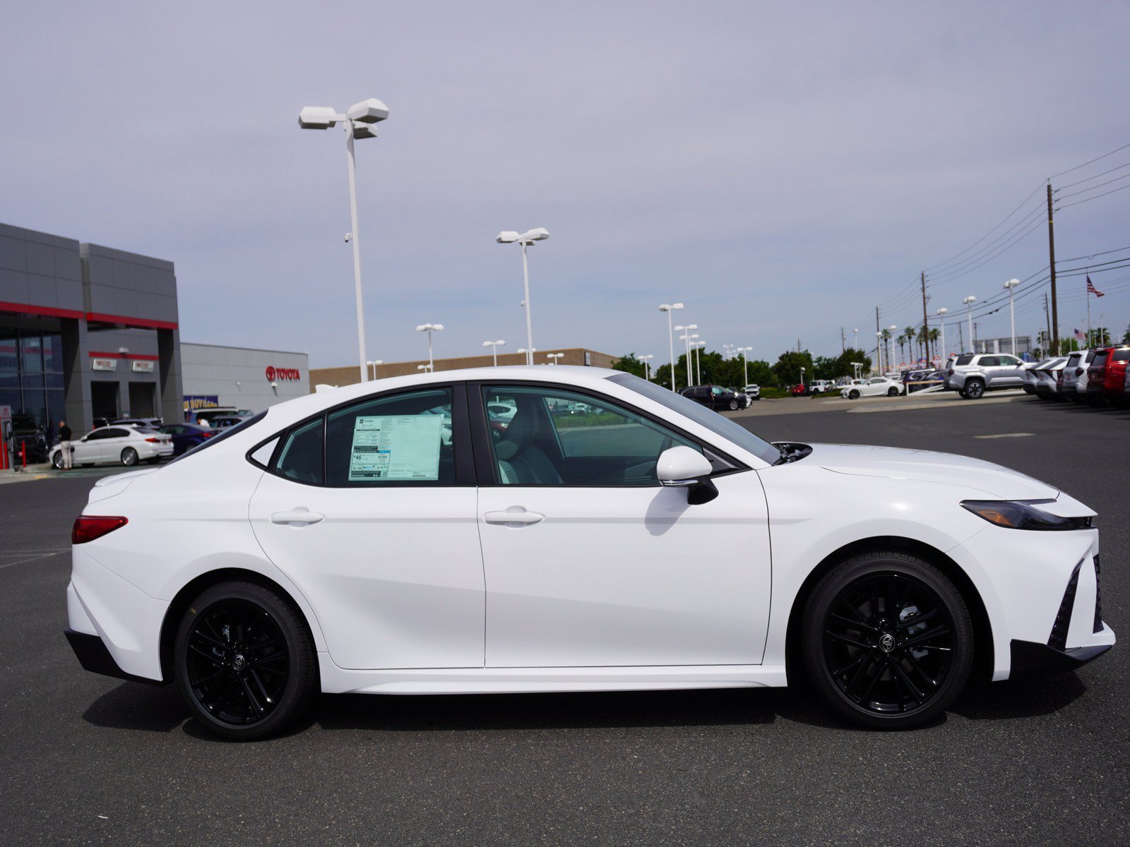 New 2026 Toyota Camry SE FWD image 4