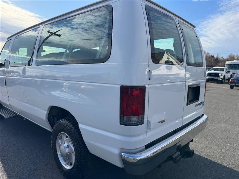 Used 2009 Ford E-350 and Econoline 350 Super Duty Wagon image 17