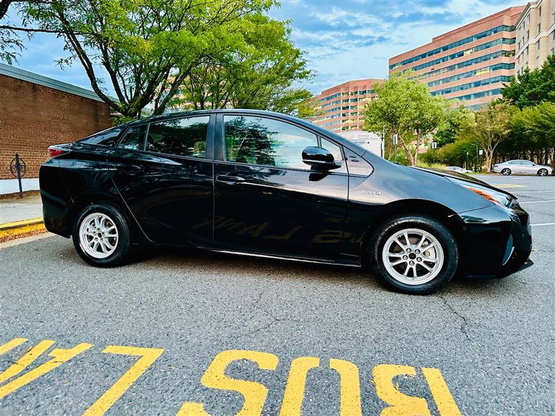 Used 2018 Toyota Prius Two image 4