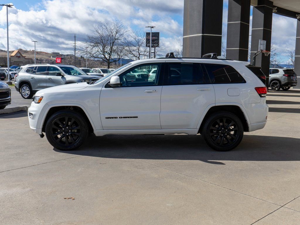 Used 2017 Jeep Grand Cherokee Altitude image 4