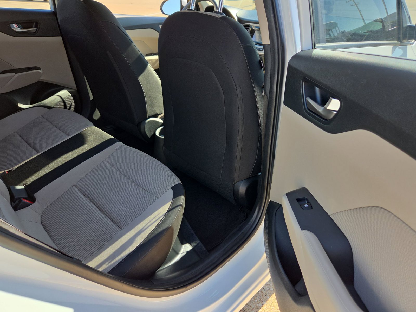 Used 2020 Hyundai Accent SE w/ Cargo Package FWD image 24