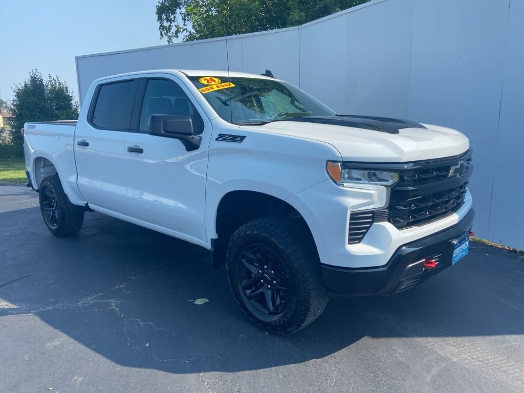 Used 2024 Chevrolet Silverado 1500 LT Trail Boss w/ Convenience Package II AWD/4WD image 2