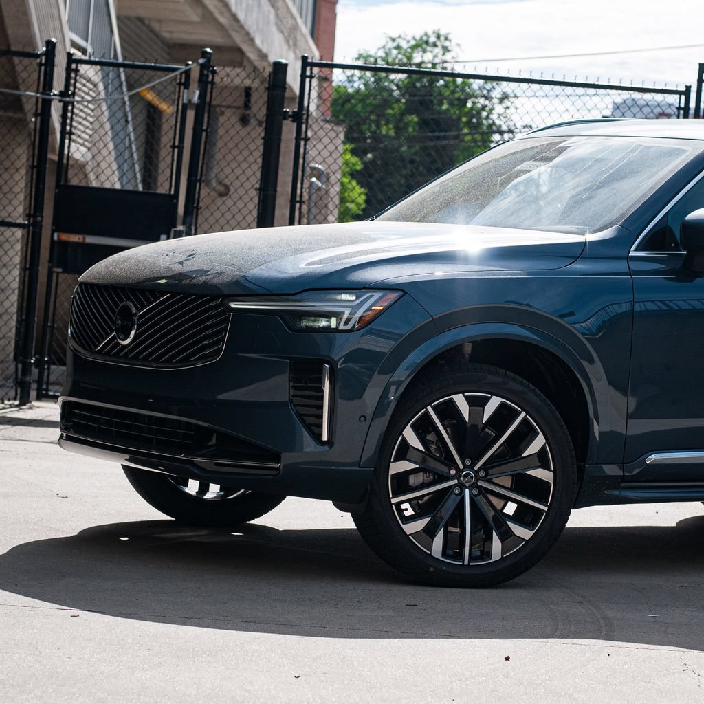 New 2026 Volvo XC90 B6 Plus w/ Protection Package Premier AWD/4WD image 2