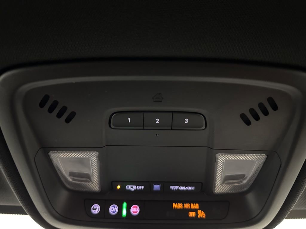 Used 2022 Chevrolet Traverse LT image 42