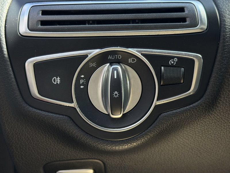 Used 2018 Mercedes-Benz C 300 Sedan image 11